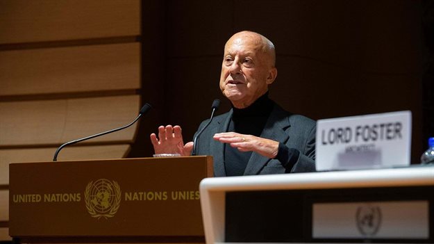 Norman Foster, founder and executive chairman of Foster + Partners, addressing the first United Nations Forum of Mayors in Geneva, Switzerland. Image: Norman Foster Foundation.
