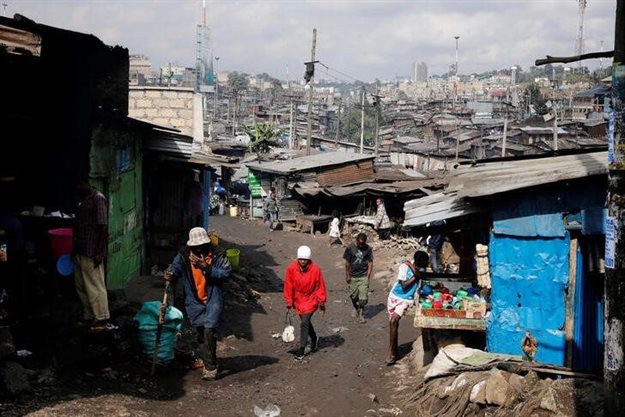 Residents walk with the backdrop of the Mathare slum, in Nairobi, Kenya, 30 October 2020. Reuters/Baz Ratner