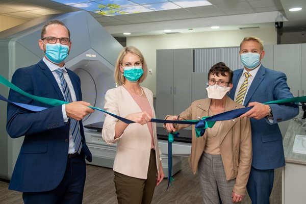 The machine was officially commissioned by a team of Bloemfontein oncologists. Left to right, Dr Brent-Nolan Green, Dr Corlia Loots, Dr Sandra Bonnet and Dr Thomas Erasmus.